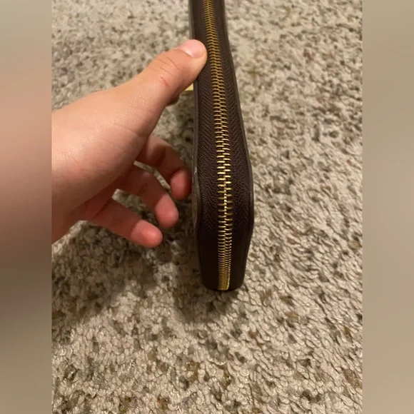 Gucci wallet !! - Picture 5 of 8